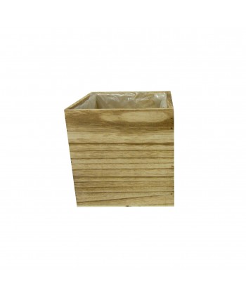 MACETA CUADRADA DE MADERA....