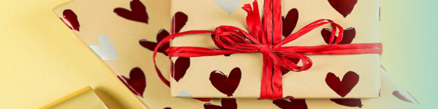 Papel de regalo de San Valentín. Regalo para tu pareja o tu madre.