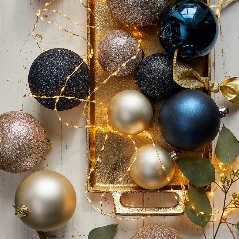 Bolas elegantes para el árbol de Navidad