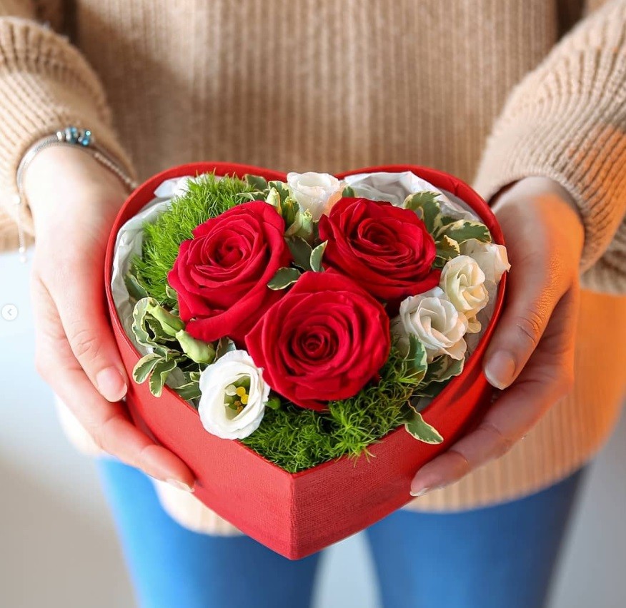 Preciosos packaging para flores y plantas de floristería para el dia de San Valentín. 